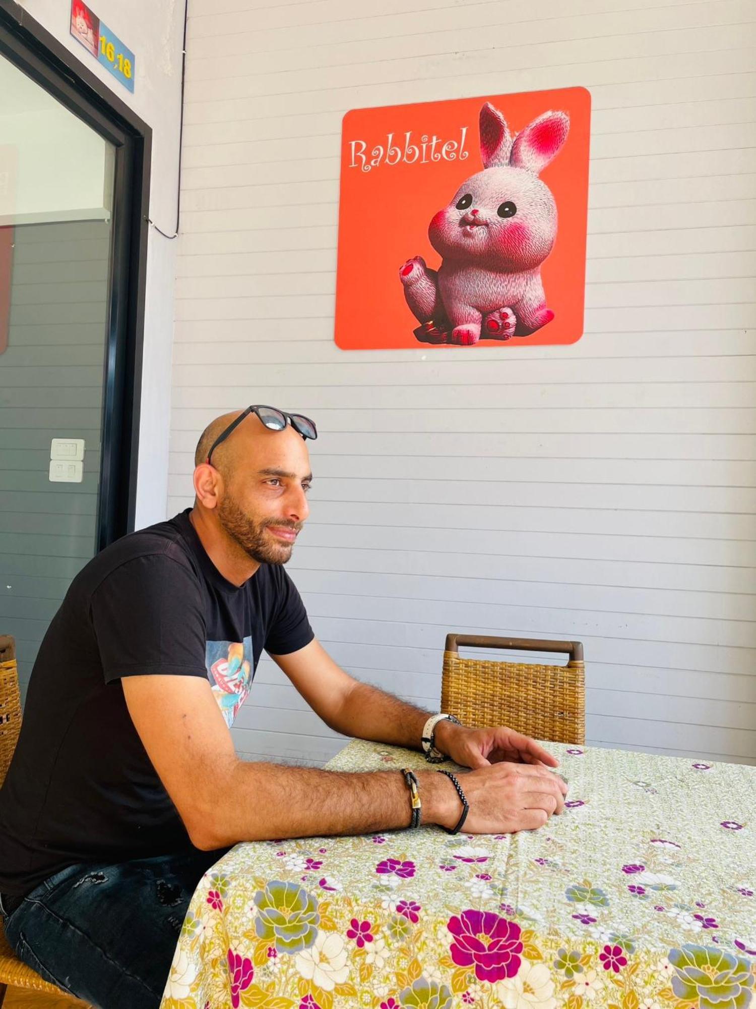Rabbitel Phuket Hostel Exterior photo