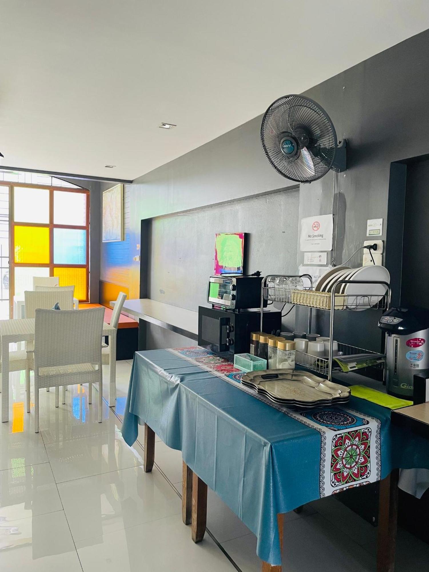 Rabbitel Phuket Hostel Exterior photo